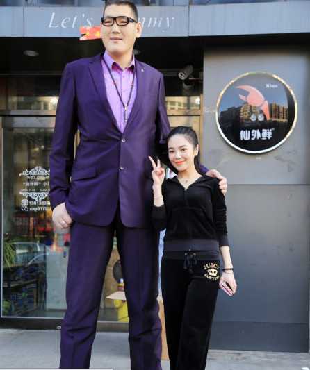 中国身高最高的人与神秘小店的奇遇