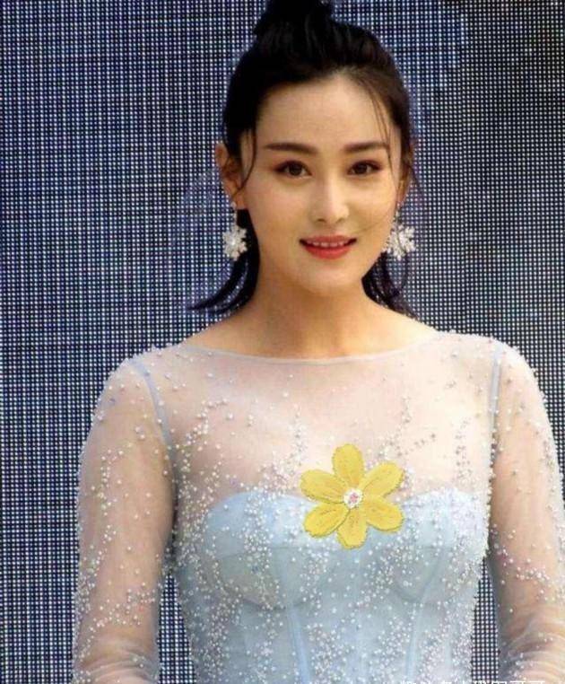 张馨予重塑审美观念，科技时代的女性力量与生活新体验