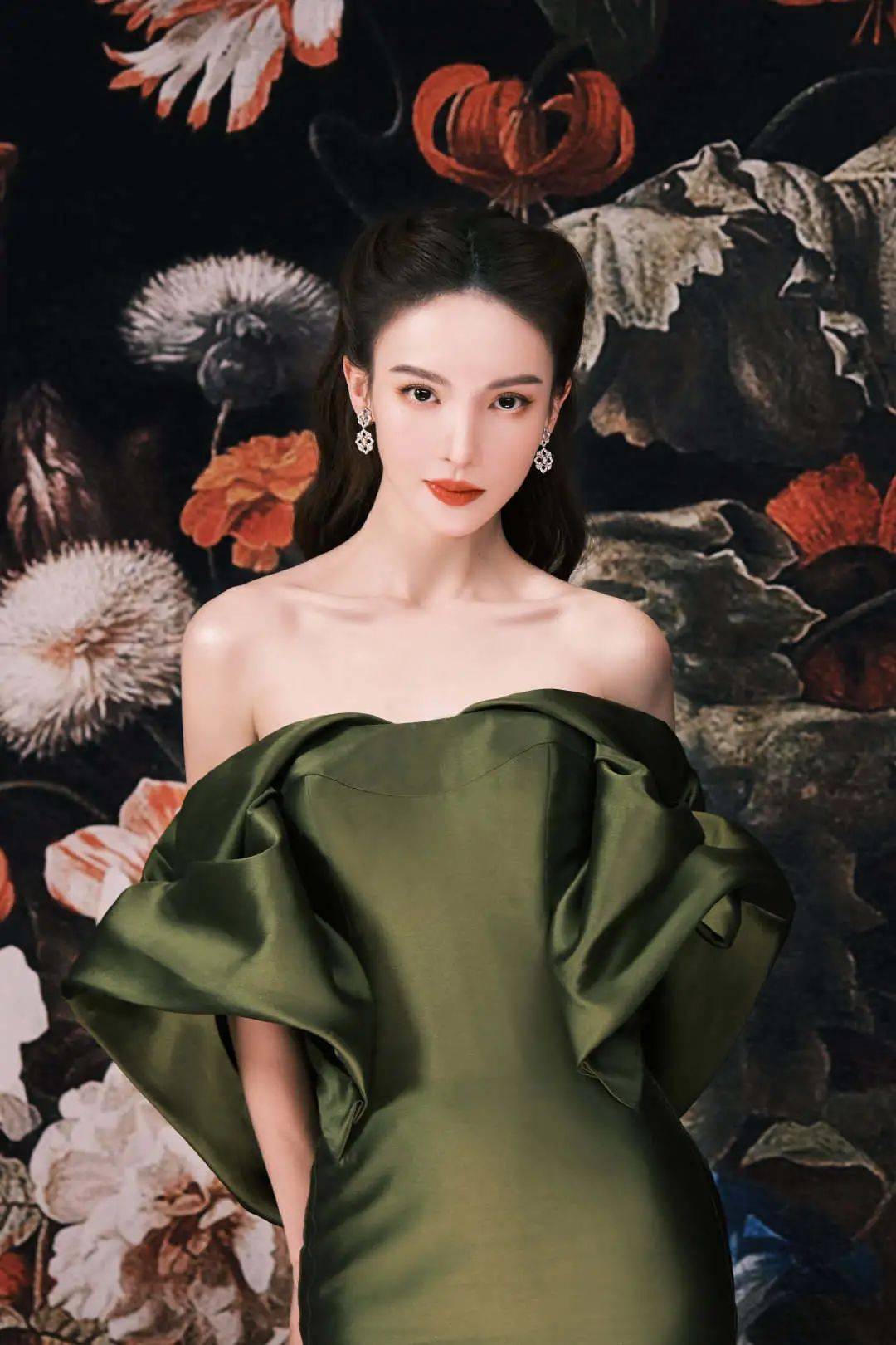 旅行探险背后的真实，与女明星的相遇与挑战？