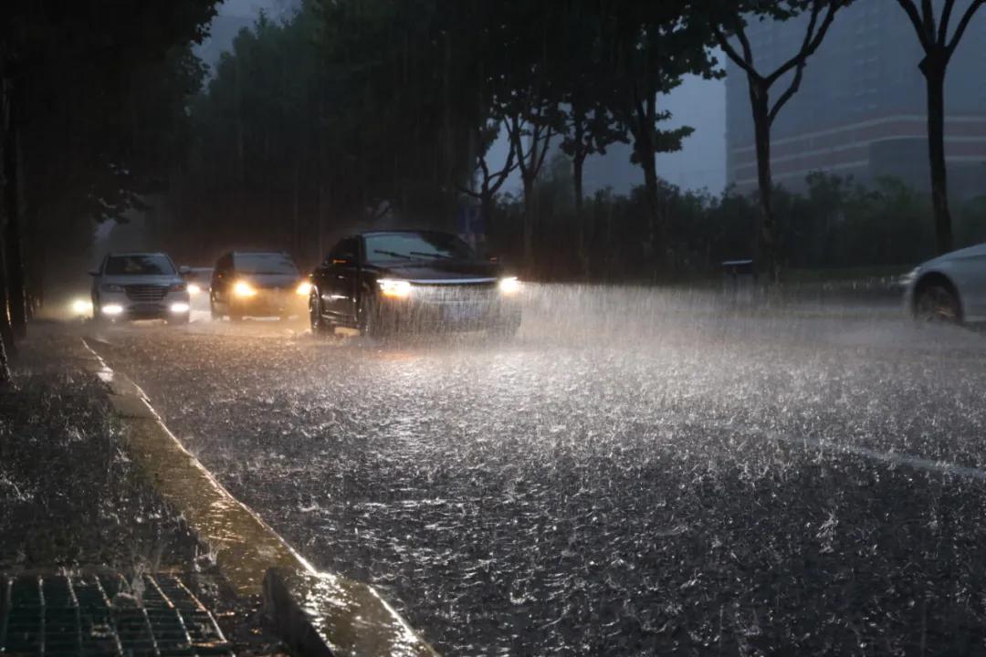 应对暴雨天气的步骤指南，从初学者到进阶用户的全方位指南（最新暴雨应对资讯）